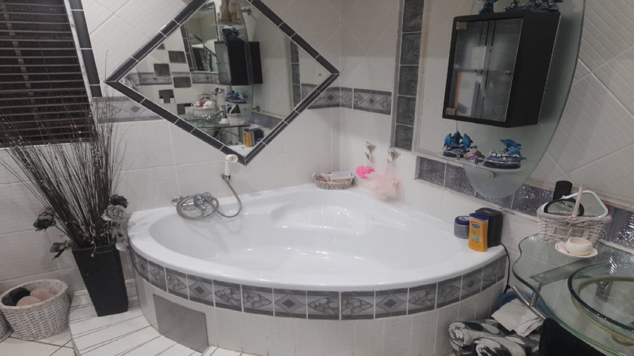 4 Bedroom Property for Sale in Vaalpark Free State